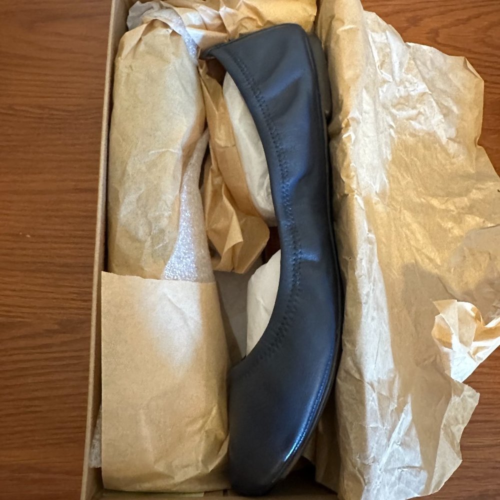 Lucky Brand Leather Emmie Ballet Flat Size 12 W WIDE Navy  *NEW*